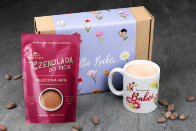 Prezent DLA BABCI kubek i czekolada do picia