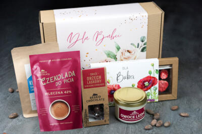 Prezent DLA BABCI kawa, czekolada, draże i świeca