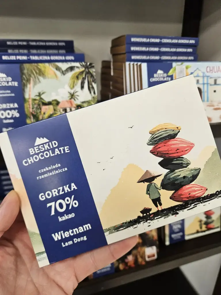 Gotowe rzemieślnicze tabliczki czekolady Beskid Chocolate z linii Single Origin w unikalnych, autorskich kartonikach zaprojektowanych przez Justynę